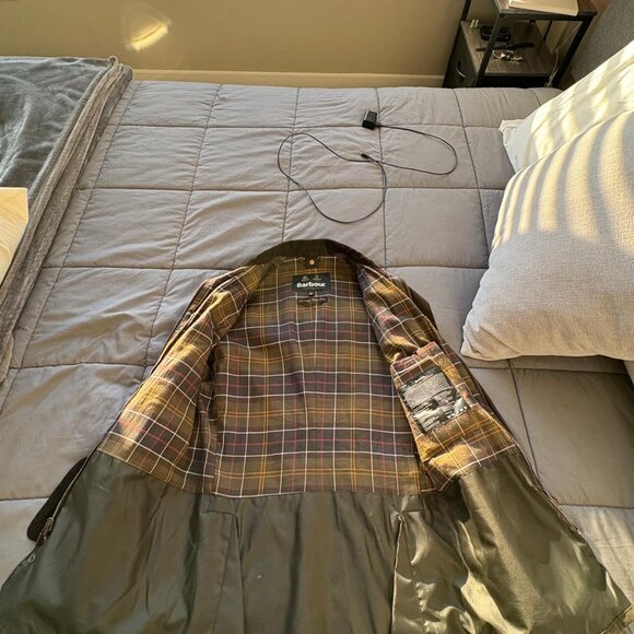 Barbour - Men's Ashby Wax Jacket size Extra Small (XS) in Mid Olive - Picture 6 of 9